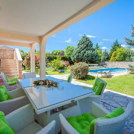 Semesterbostad Mit Privatpool Fuer 8 Personen Ca 240 Qm In Vrecari, Istrien Ostkueste Von Istrien Nedeščina