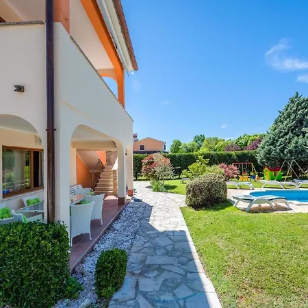 Semesterbostad Mit Privatpool Fuer 8 Personen Ca 240 Qm In Vrecari, Istrien Ostkueste Von Istrien Nedeščina
