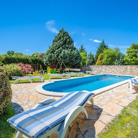 Mit Privatpool Fuer 8 Personen Ca 240 Qm In Vrecari, Istrien Ostkueste Von Istrien