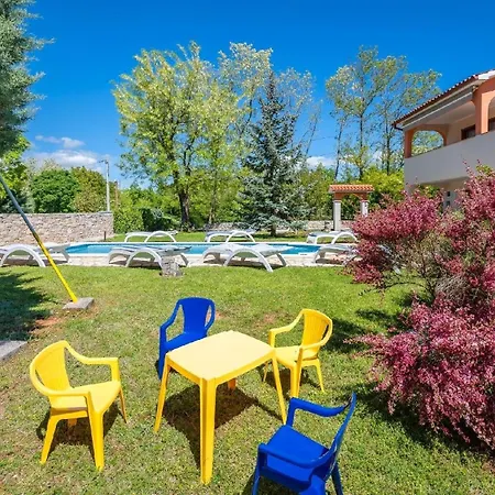 Semesterbostad Mit Privatpool Fuer 8 Personen Ca 240 Qm In Vrecari, Istrien Ostkueste Von Istrien